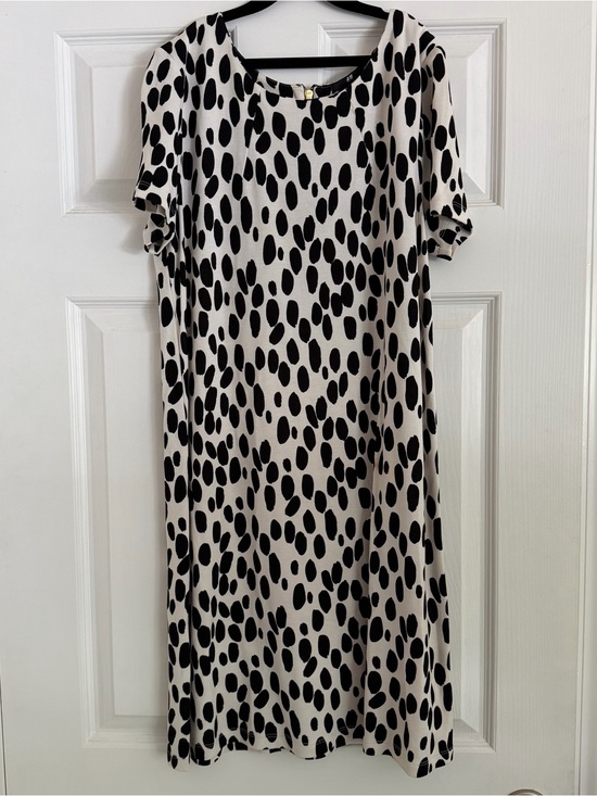 H&M Dresses & Skirts - H&M Dalmatian Print Short Sleeve Shift Dress Size M NWOT